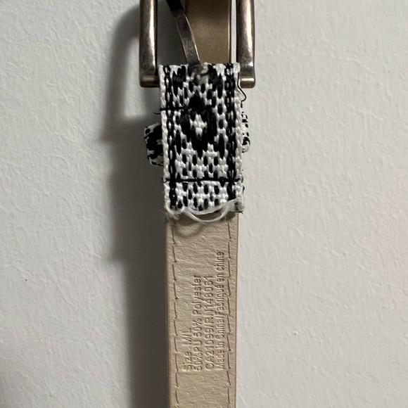 Black and white stitched skinny belt. Size M/L - Picture 2 of 4